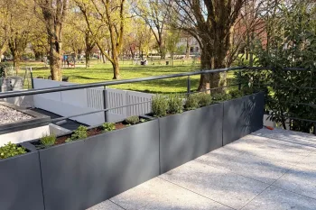 Metalna žardinjera 30x120x60 cm RAL7016 - terasna sadnja uz ogradu