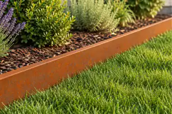 Povišena gredica od Corten modularnih rubnika H15 cm u vrtu s povrćem